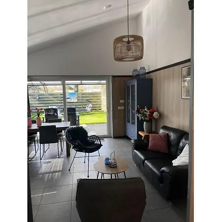 בית נופש In With Garden