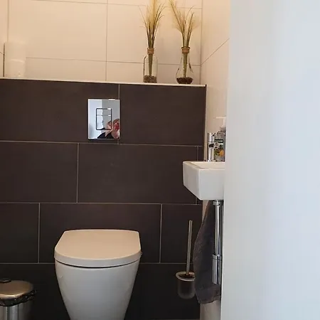 בית נופש In With Garden *